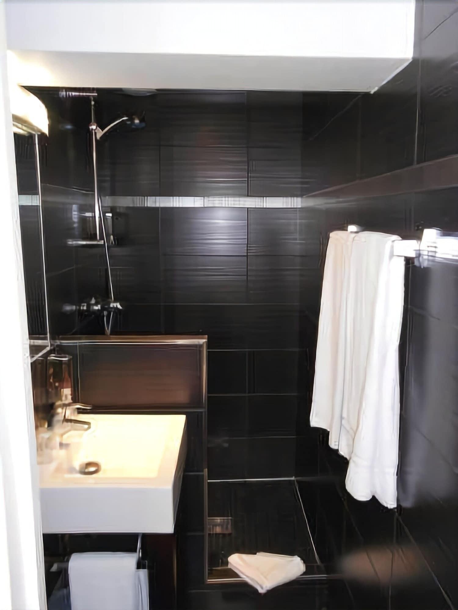 Hotel Du Leman Париж Екстериор снимка